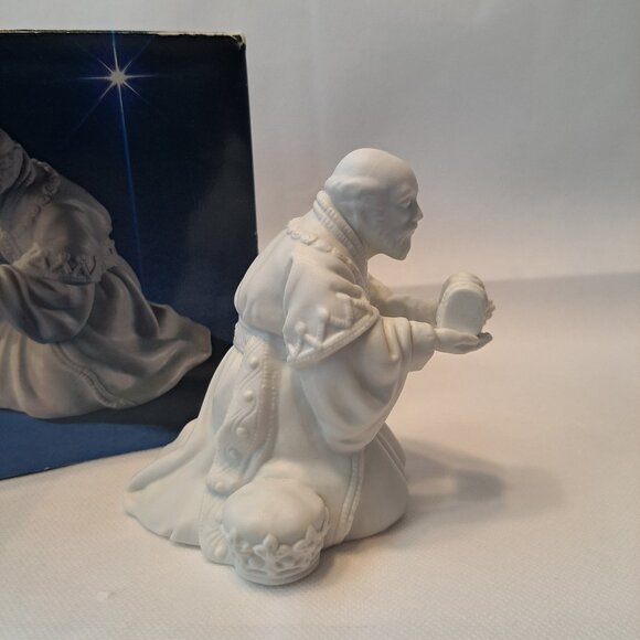 Vintage 1982 Avon Nativity Collectibles The Magi Melchior Porcelain Figurine Box - Picture 6 of 10